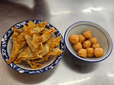 เจ๊เจี่ย เย็นตาโฟ ติดธนาคารไทยพาณิชย์ ริมถนนพระราม4